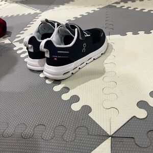 On cloud play shoes size 12 kids